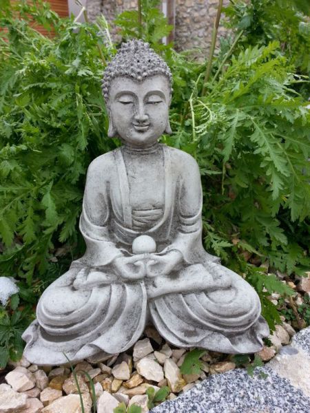 Buddhafigur aus Steinguss