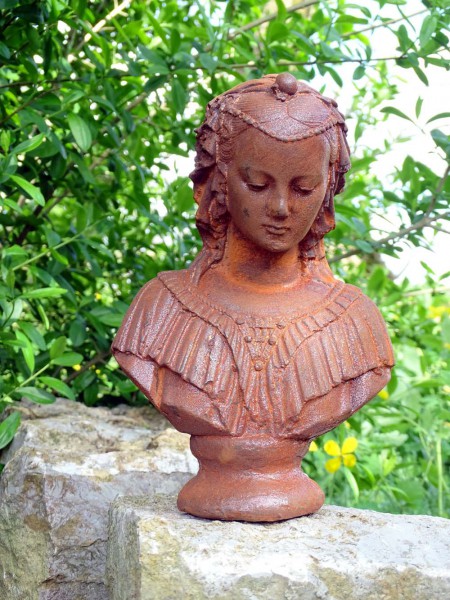 Gusseisenfigur Frauenbüste