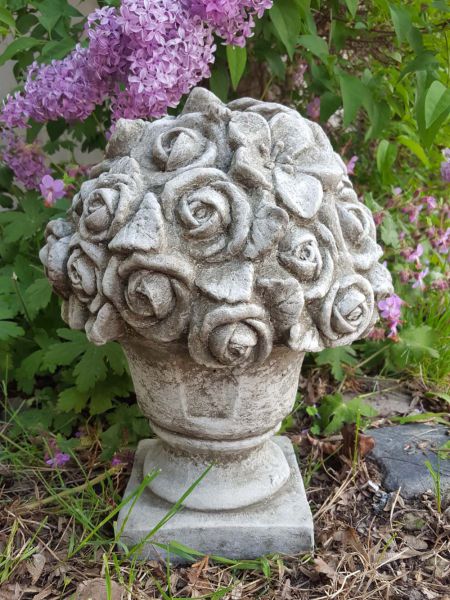 Blumenkorb aus Steinguss