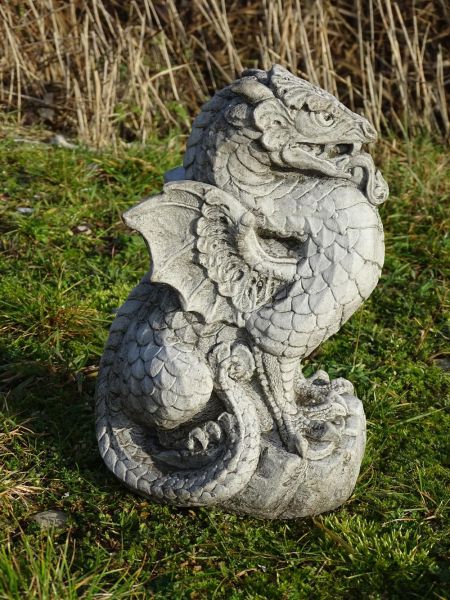 Gartenfigur Drache aus Stein