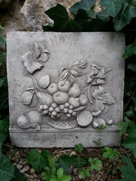 Wandrelief Früchte aus Steinguss