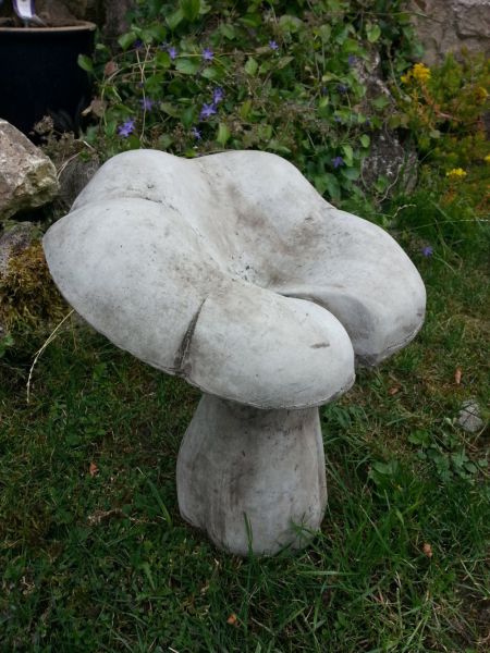 Pilz aus Steinguss
