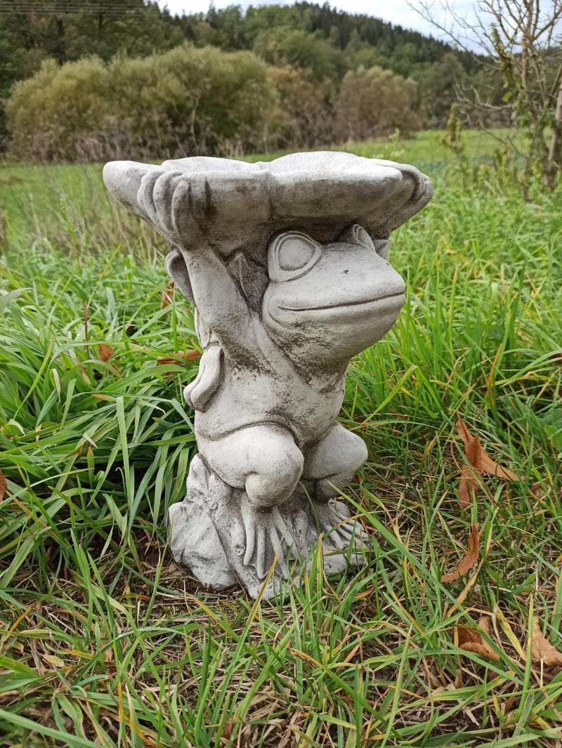 Vogeltränke Frosch mit Blatt aus Steinguss für den Garten
