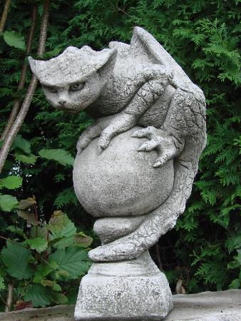 Drache Oscar - Steingussfigur