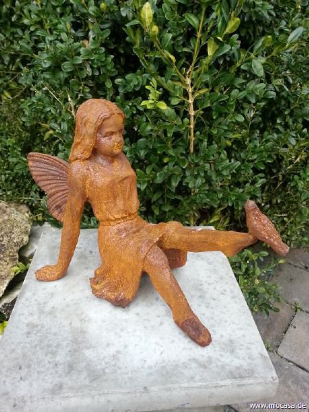 Gusseisen Elfe sitzend