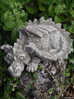 Drachen-Statue Aus Steinguss Für Den Garten – Frostsicher, 51 Cm Hoch, 18 Kg Schwer In Grau