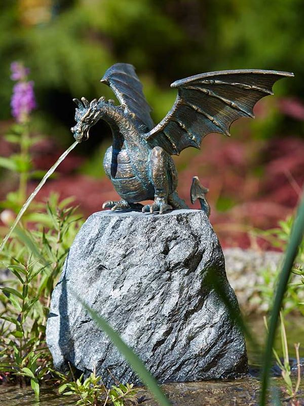Lustiger Garten-Drache – Pinkelnde Deko-Figur Mit Steinfinish, 25,4 Cm Hoch – Witzige Gartenskulptur Für Drinnen & Draußen