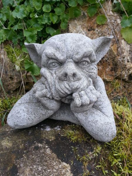 Gargoyle aus englischem Antiksteinguss