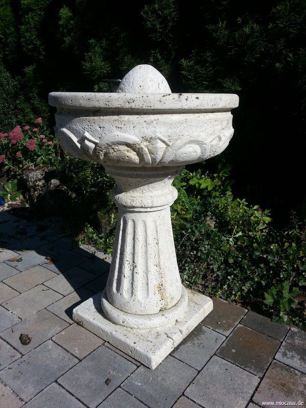 Brunnen Springbrunnen aus Naturstein Travertin Steinfiguren