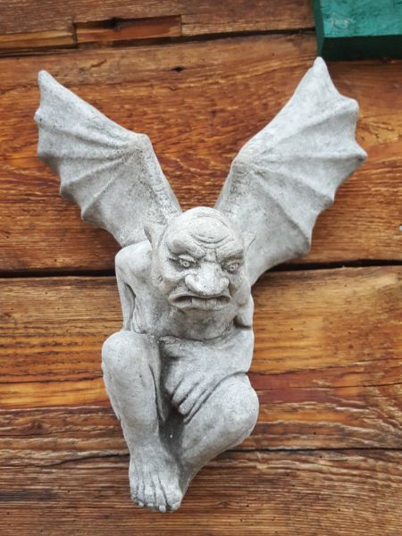 Gargoyle mit Flügel aus Stein