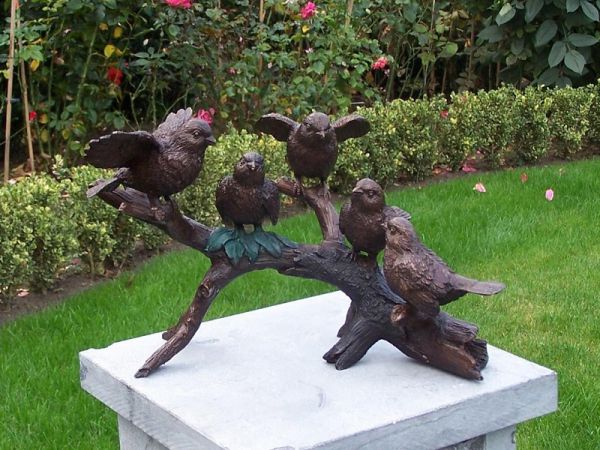 Spatzen auf Zweig aus Bronze