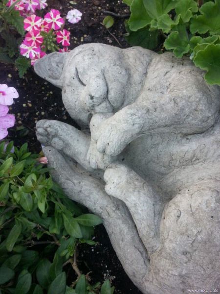 Katze aus englischem Antiksteinguss