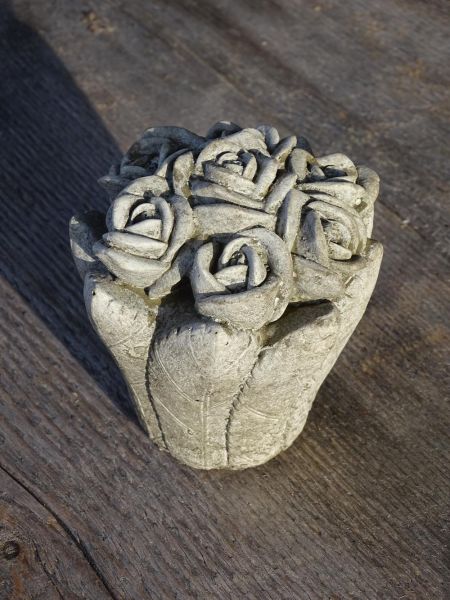 Blumenstrauß aus Steinguss