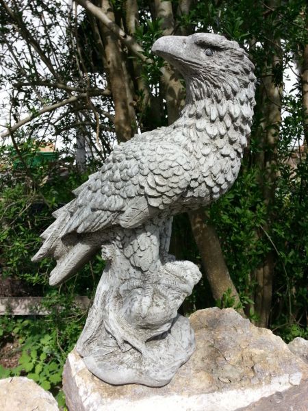 Gartenfigur Greifvogel