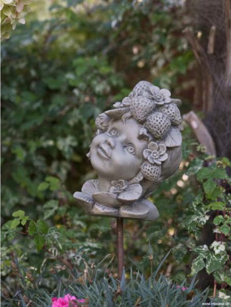 Blumenkind Erdbeere