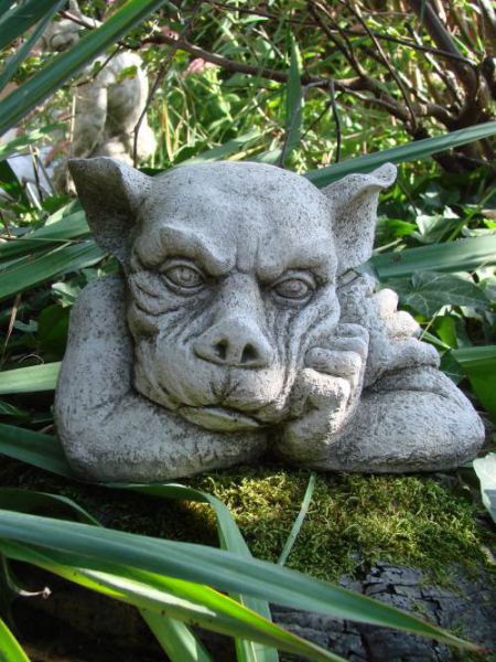 Gargoyle aus englischem Antiksteinguss