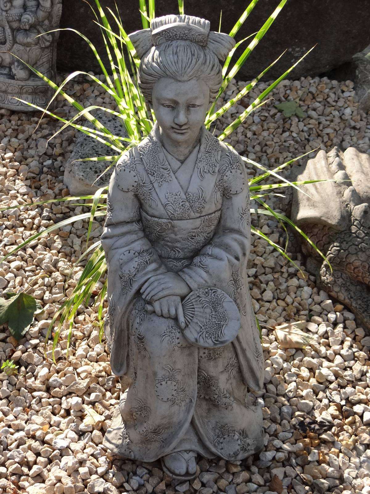 Geisha-Sitzfigur Aus Steinguss – Frostfeste Gartenfigur, Ca. 60 Cm Hoch, Wetterbeständig & Ohne Nachbehandlung