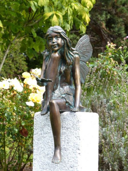 Bronzefigur Fee mit Schmetterling von Rottenecker