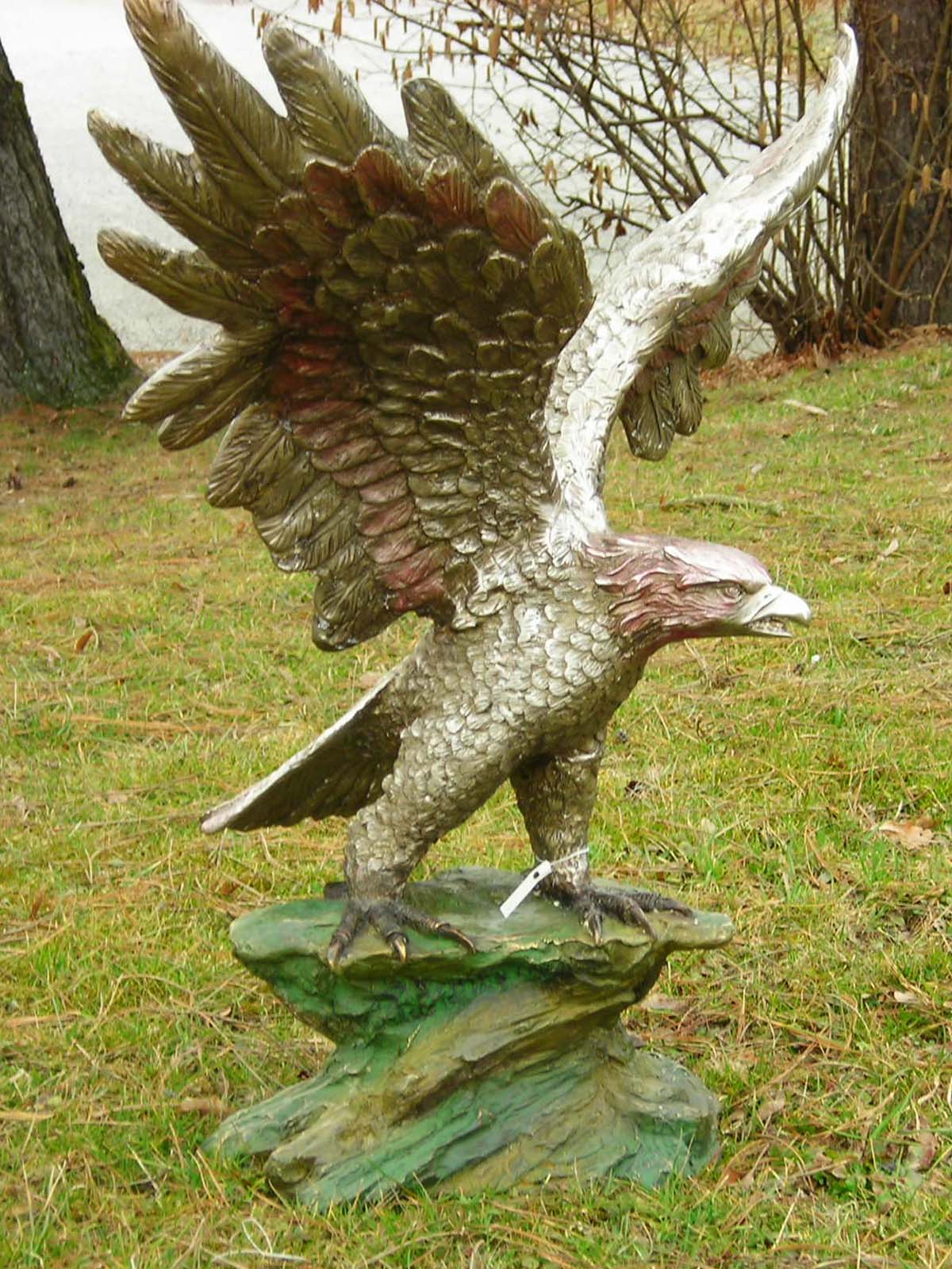 Bronzefigur Adler aus Bronze auf Fels landend | Steinfiguren