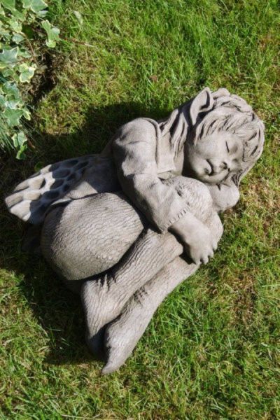 Gartenfigur Elfe Faye aus Steinguss