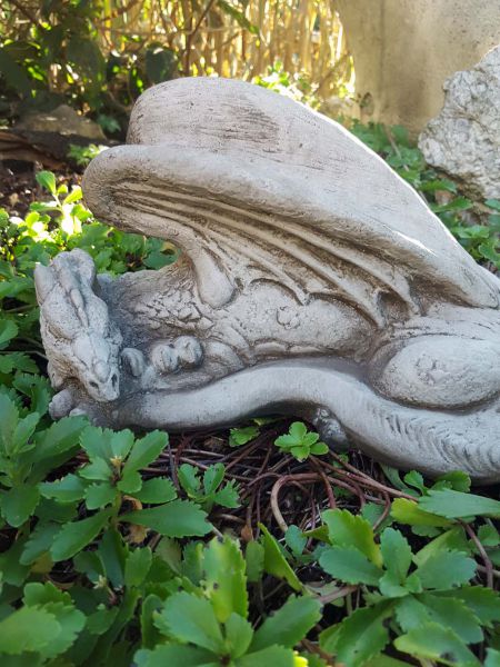 Gartenfigur Liegender Drache