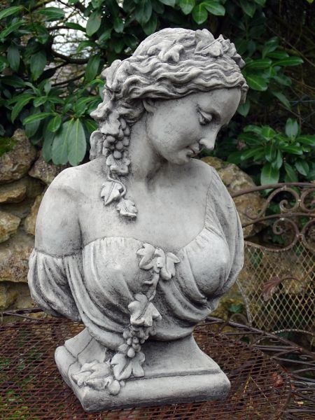 Mädchenbüste IVY aus Steinguss