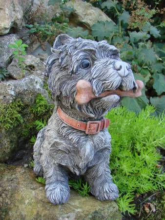 Terrier mit Knochen aus Steinguss