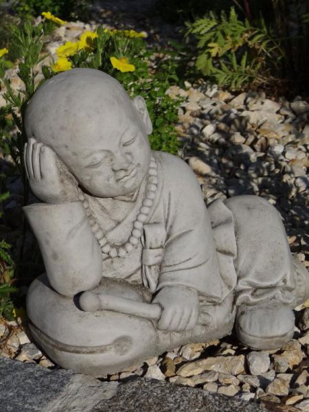 Buddha Child sitzend