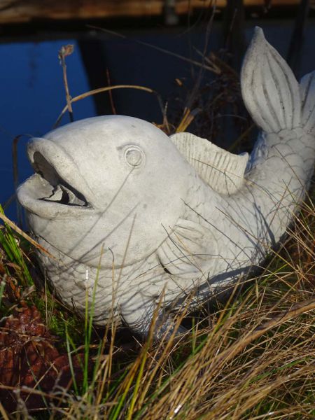 Teichfigur Fisch als Wasserspeier