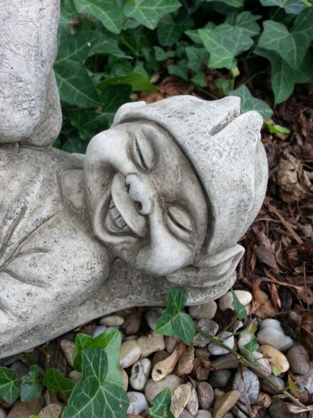 Englische Gartenfigur Kobold aus Steinguss