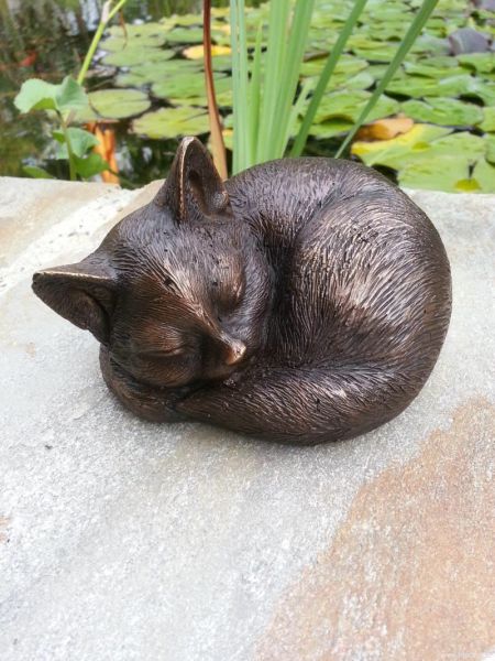 Bronzefigur Kätzchen eingerollt