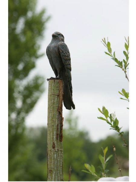 Bronzefigur Turmfalke