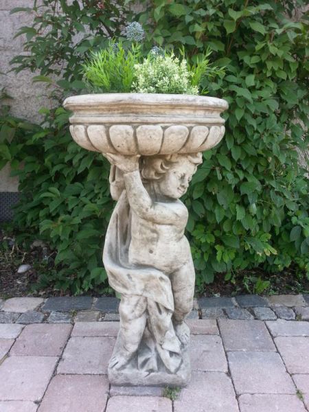 Cherub Planter Vase aus Steinguss