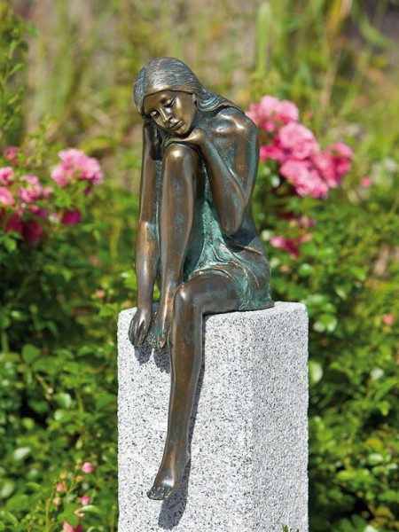 Emanuelle Bronzefigur von Rottenecker Ambiente