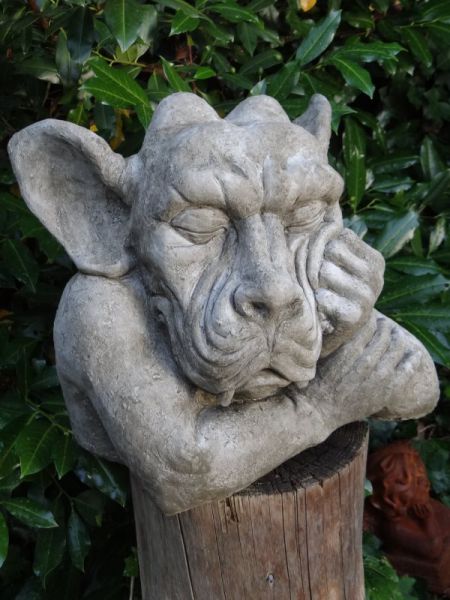 Thinking Gargoyle Fensterhocker aus Steinguss