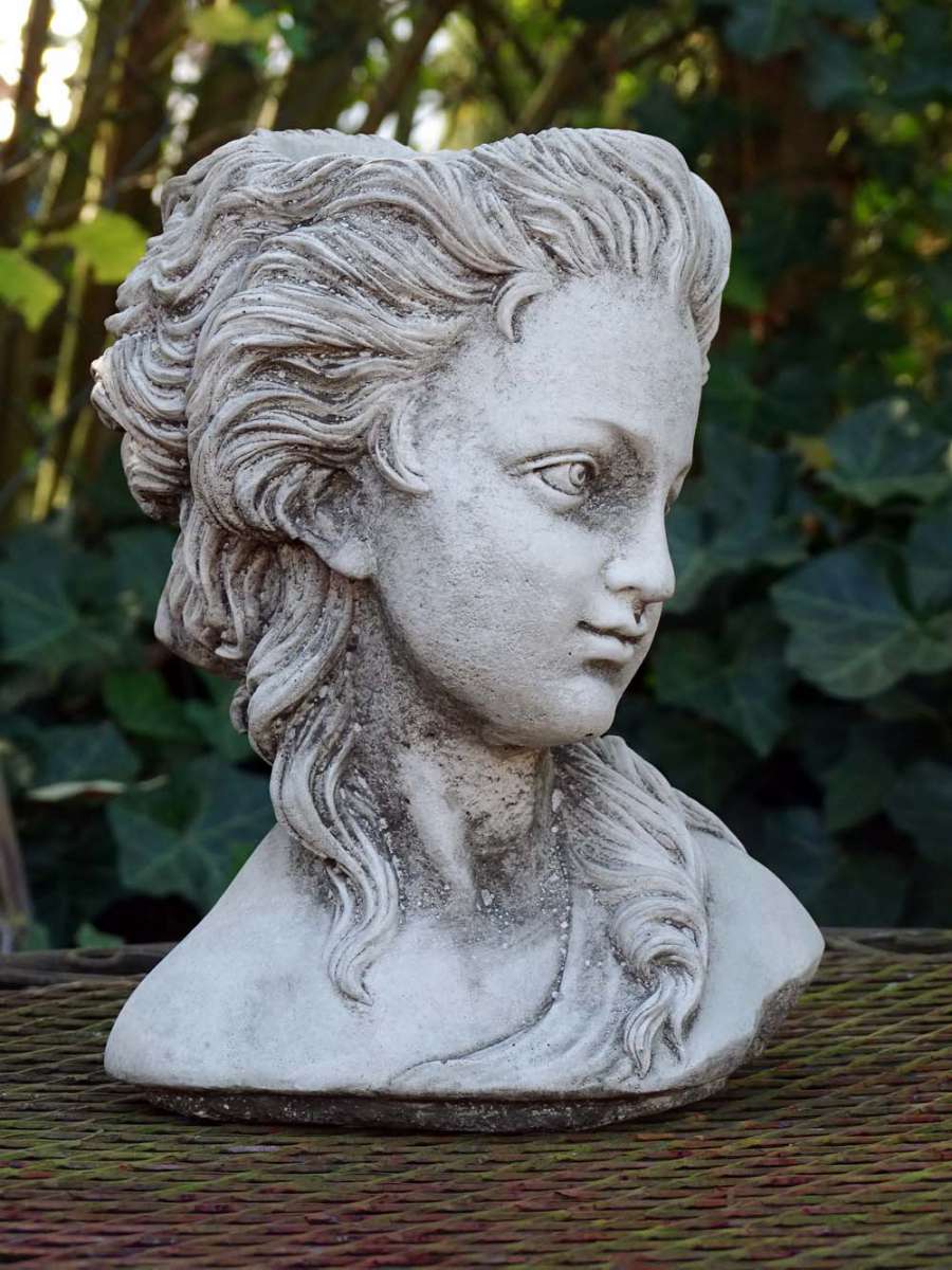 Mädchen Büste zum Bepflanzen aus frostfestem Steinguss Traumhafte