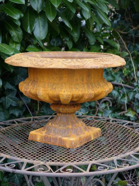 Pflanzschale Vase aus Gusseisen rostig
