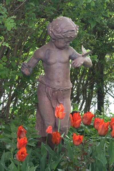 Gusseisenfigur Mädchen mit Schmetterling