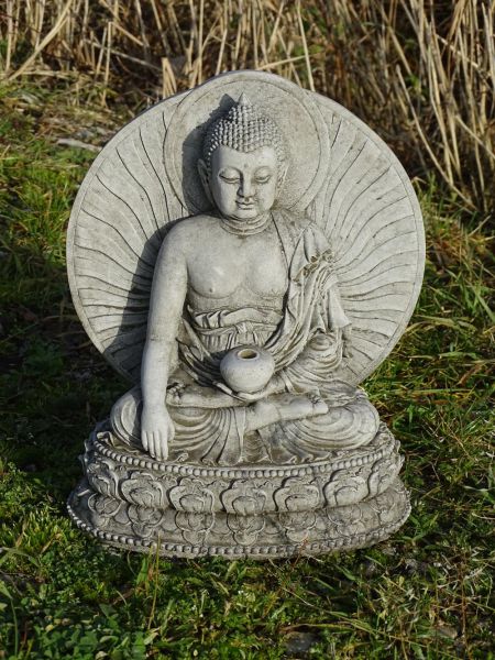 Shining Buddha aus Steinguss