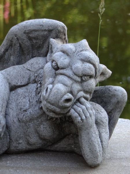 Gargoyle aus englischem Antiksteinguss