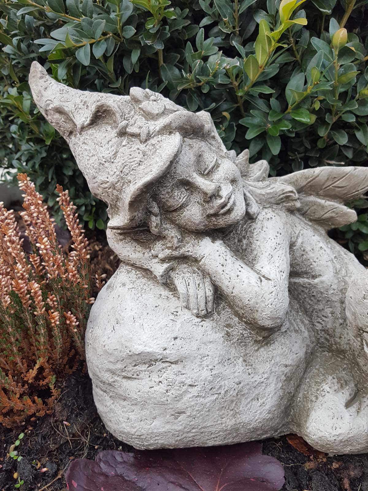 Sleeping Fairy schlafende Elfe aus Steinguss Steinfiguren