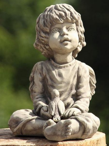 Engel Sura - Steinfigur aus frostfestem Steinguss - wetterfeste Engel Statue