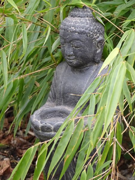 Steinfigur Buddha stehend mit Schale