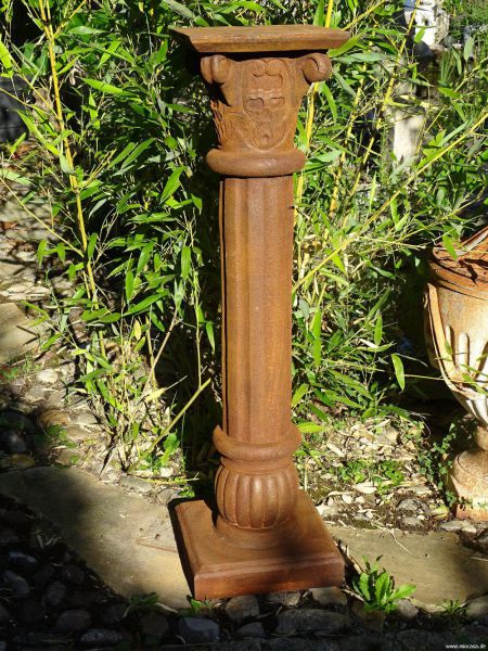 Säule mit Kapitell aus Eisen