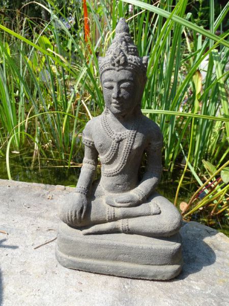 Sitzender Buddha Khmerstil aus Lavaguss